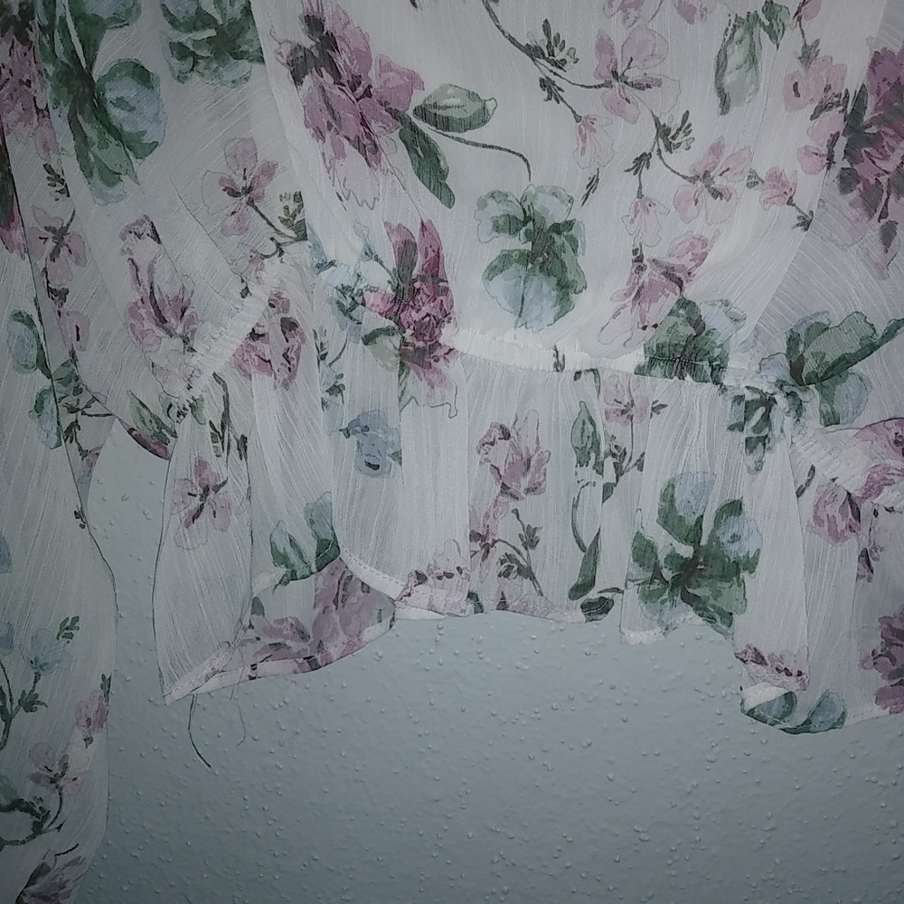 Olivaceous S Soft Floral Pink Green on White Bubble Hem Top - Picture 5 of 12